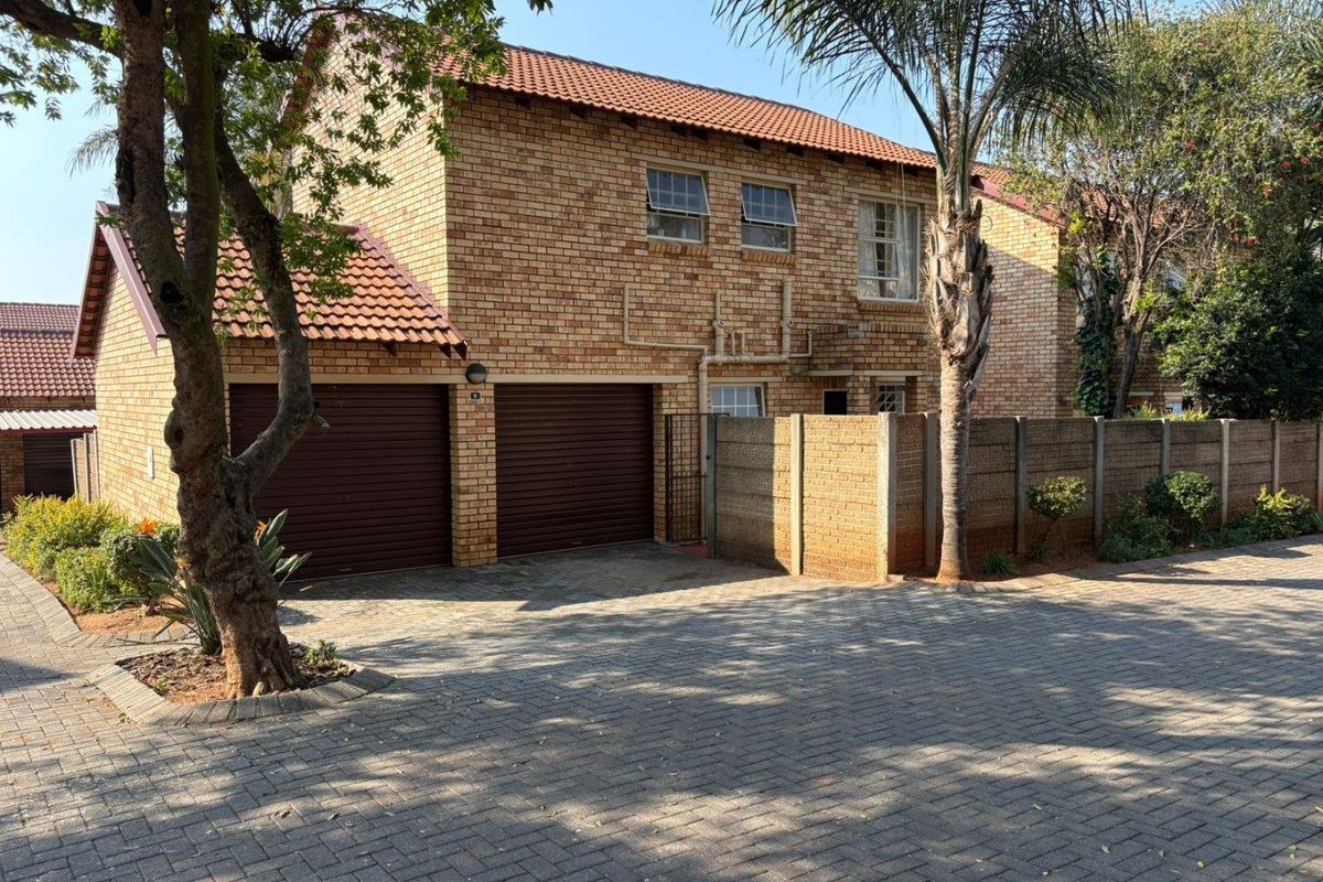 Charming 3 Bedroom Duplex in Allens Neck - Photo 2