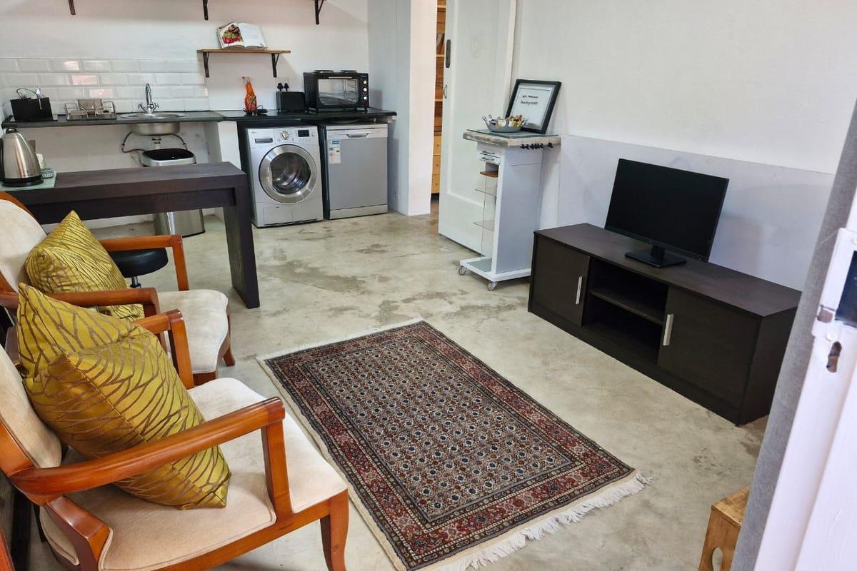 Charming Bachelor Cottage in Westdene - Photo 2