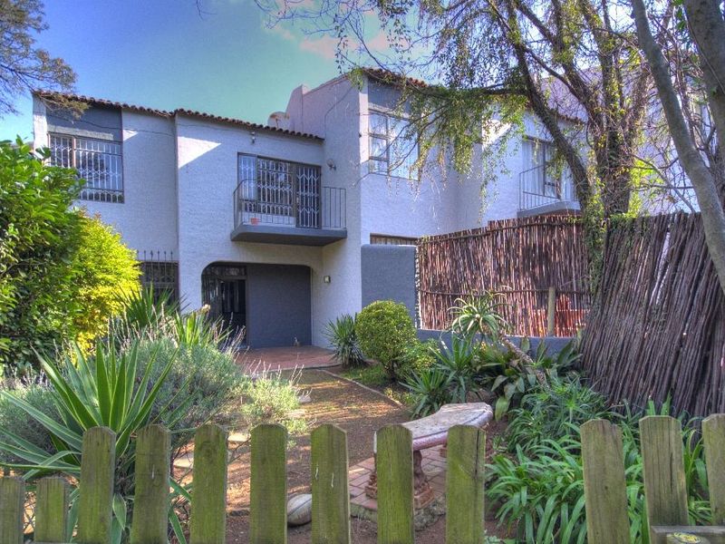 Views for Africa- 3 bed 2 bath duplex! - Photo 7