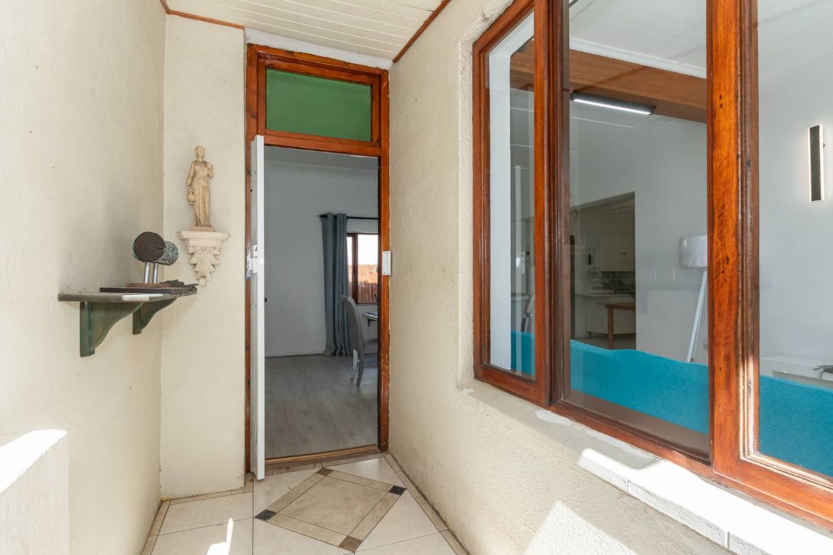 A Rare Gem in the Heart of Lakeside - Photo 2