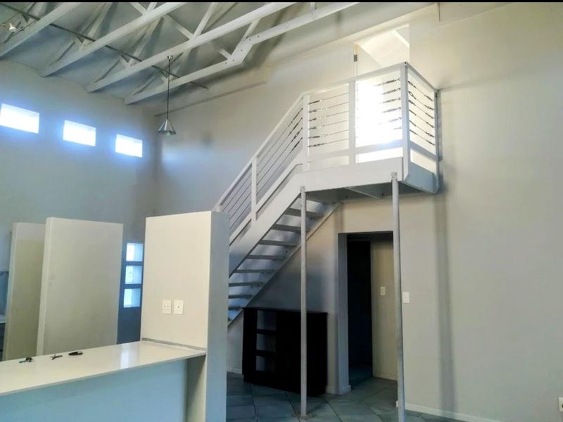 Double volume tranquil, light and sun filled- dual living - Photo 7