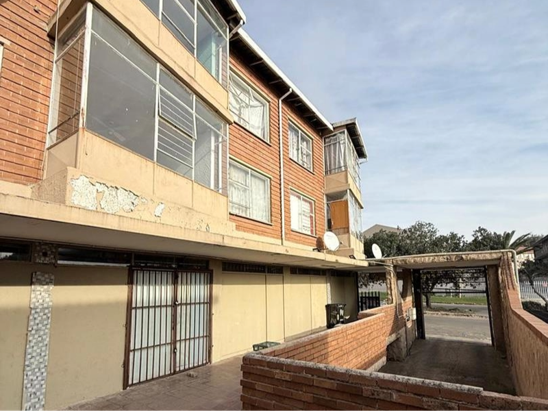Hidden Spacious  2 Bedroom Apartment in Birchleigh  Kempton Park - Photo 1