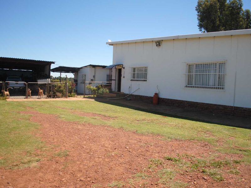 Feast your eyes on this neat and spacious farmhouse featuring modern interior finishes throughout - Photo 2