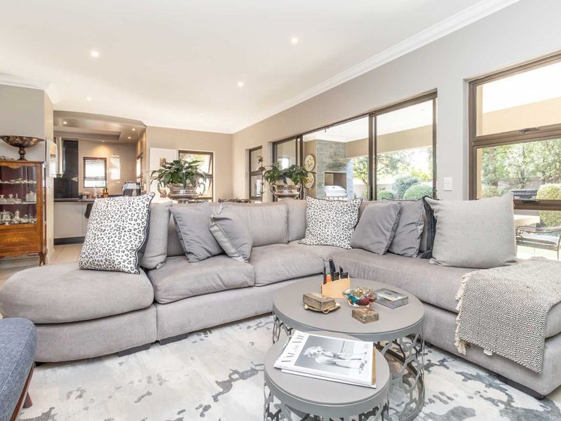 STYLISH AND  MODERN  4 BED CLUSTER HOME IN THE ICONIC CLUB TERRACE ESTATE IN LINKSFIELD - Photo 6