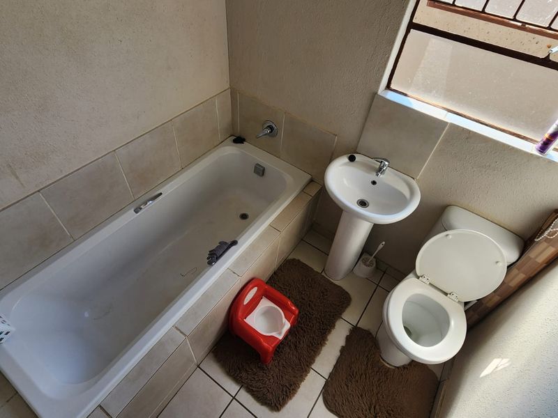 3 Bedroom House For Sale in Vanderbijlpark CE7 - Photo 9
