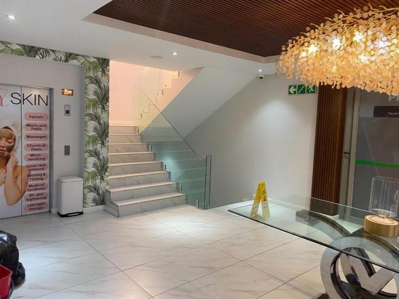 Medical Centre suite to rent - Photo 3