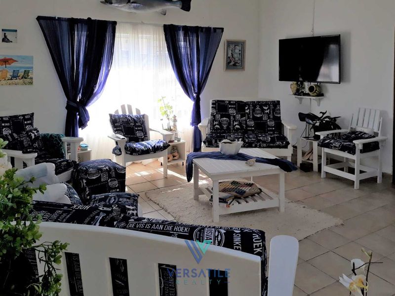 Enlightened 4 Bedroom Home. - Photo 5