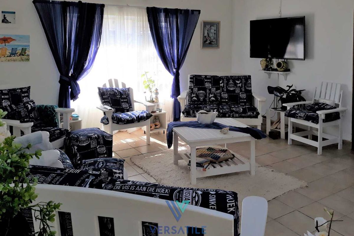 Enlightened 4 Bedroom Home. - Photo 5