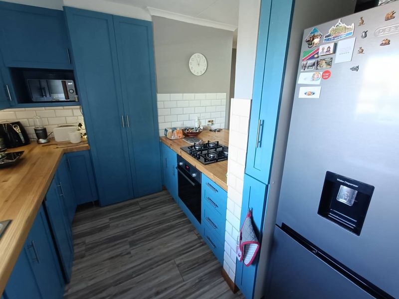 BEAUTIFUL TOWNHOUSE FOR SALE IN SECURE COMPLEX!!!! - Photo 3