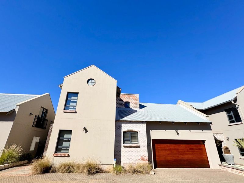 Modern, Stylish Townhouse Woodland Hills – Bergendal - Photo 1