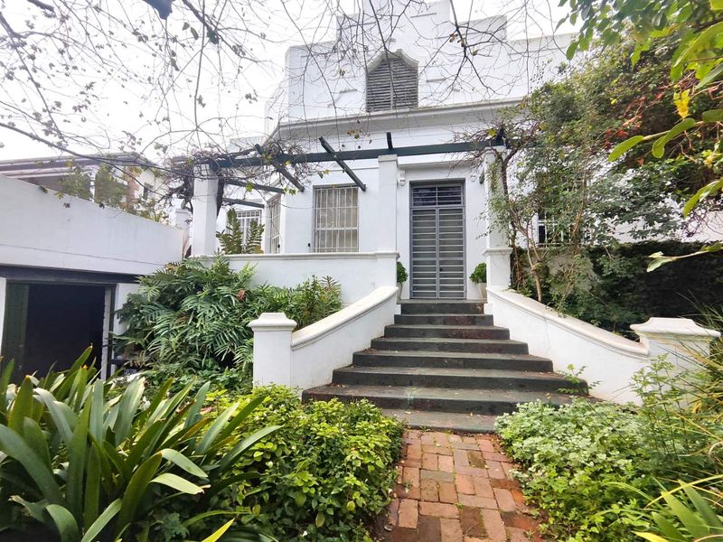 Spacious 2 bedroom home with office space in Rondebosch - Photo 1
