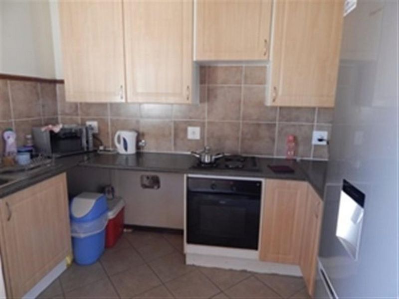 Lovely 2 bedroom top unit in Equestria Estate - Photo 7
