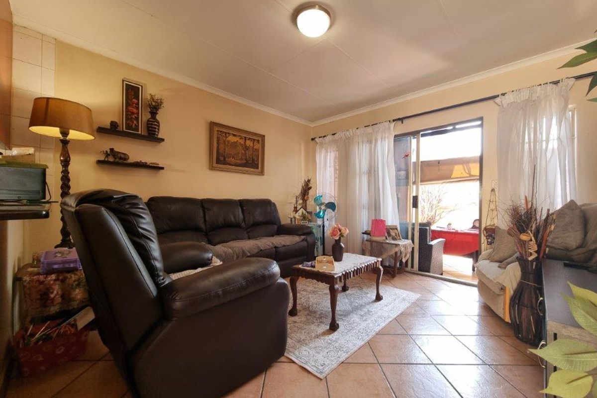 UPMARKET SOUGHT AFTER COMPLEX - Photo 4