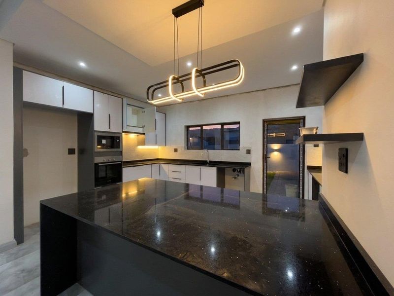 Stone Quarter | Luxury Single Storey Cluster Backing onto the Conservation Belt - Photo 8
