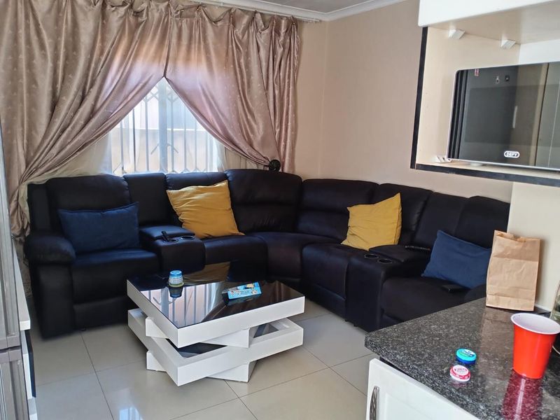 Clayville R 840 000- 2 beds, 1 bath - Photo 8
