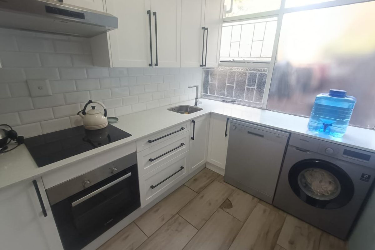 Exclusively Listed – Spacious Duplex in a Well-Established Area in Clubview. - Photo 3