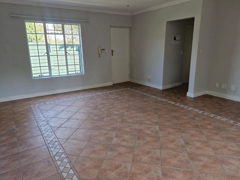 Spacious private cottage on North road in Morningside - Photo 2