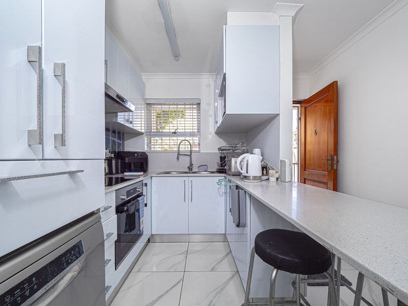 GARLANDALE, 2 BEDS WITH MASSIVE GARDEN - Photo 7