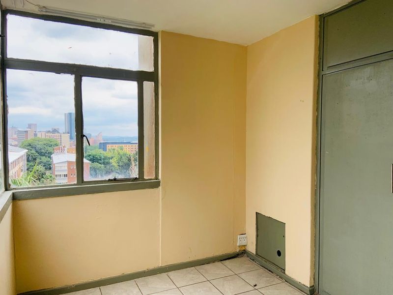 Spacious 2 Bedroom Apartment in Prime Location - Photo 9