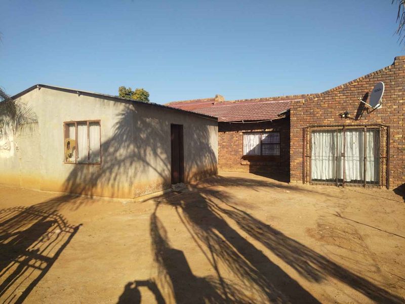 RDP house and 1 bedroom house for sale in Soshanguve South - Photo 2