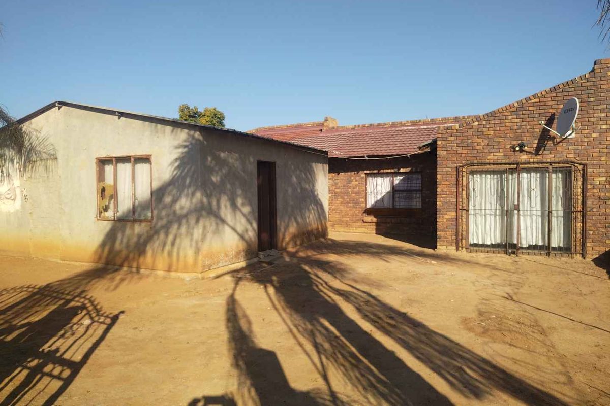 RDP house and 1 bedroom house for sale in Soshanguve South - Photo 2