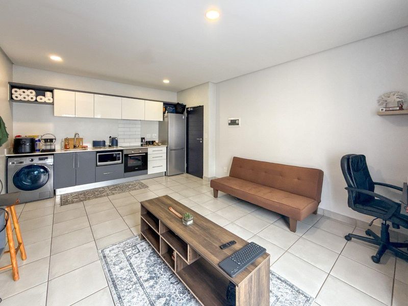 Modern City Gem | Perfect Starter, Stylish Living, Prime Location - Photo 3