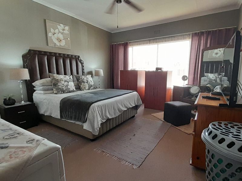 Lovely Double Story Townhouse - Photo 9