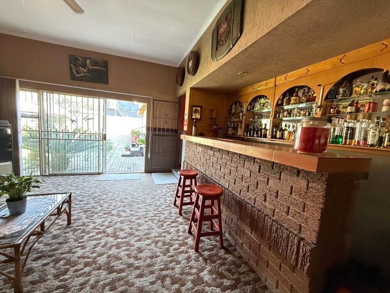 Tick all your boxes: 4bedrooms, study, pool, bar, jacuzzi ! - Photo 8