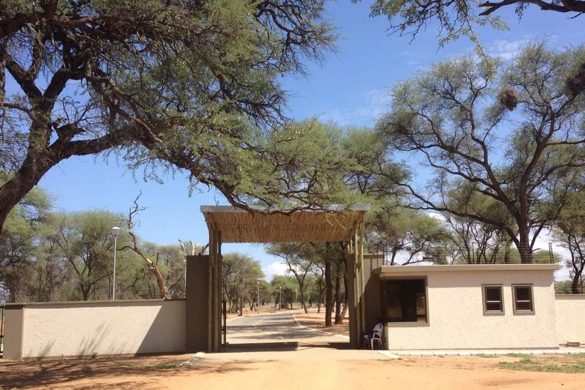 Most beautiful setting in Camelthorn Estate Okahandja - Photo 3