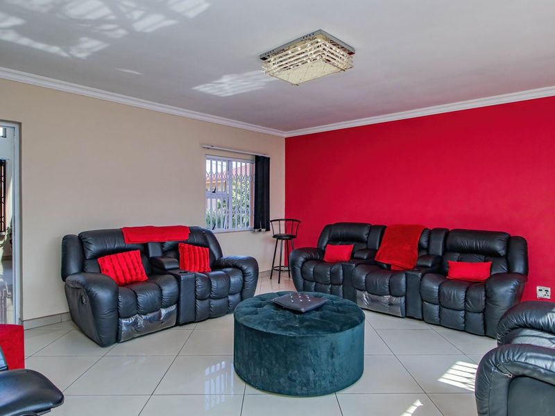 Stunning Family Home with a Flatlet - Photo 3