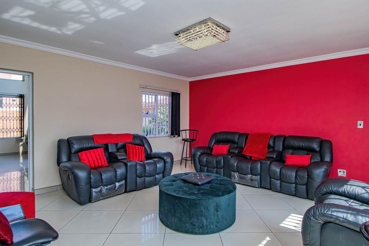 Stunning Family Home with a Flatlet - Photo 3