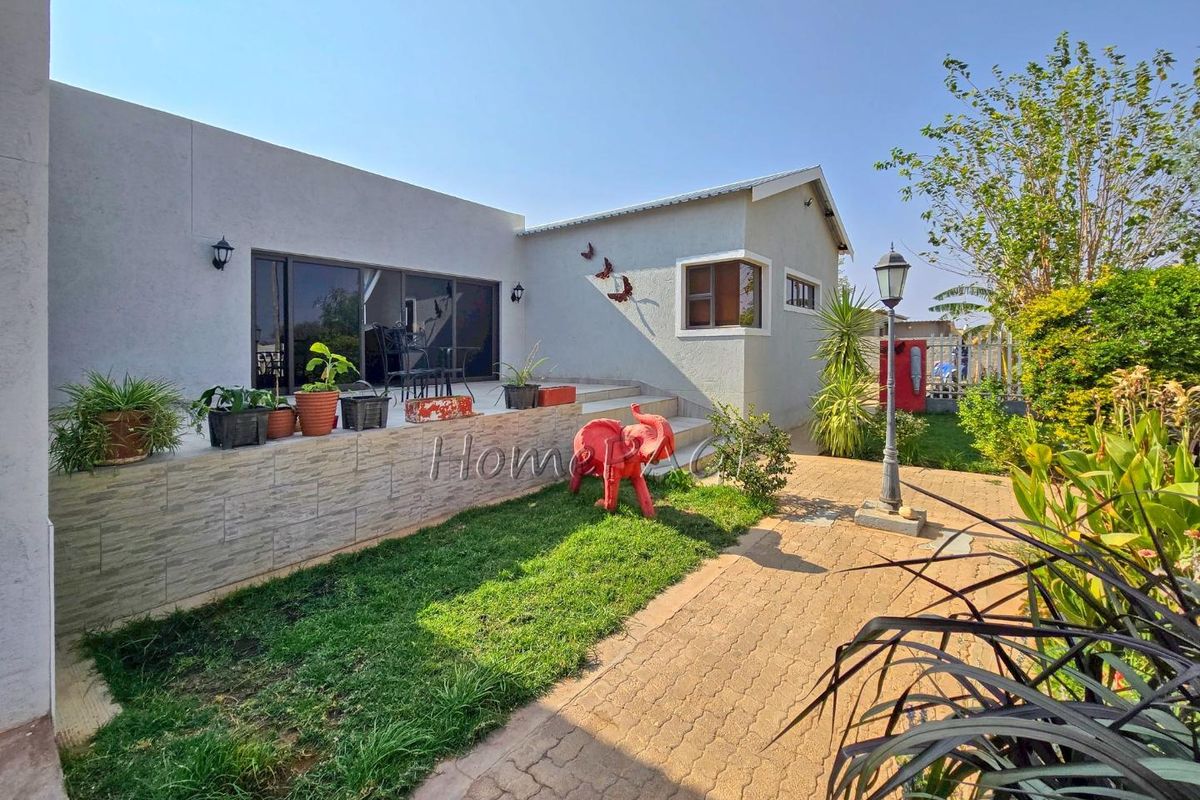 Ext 3, Outjo, Attractive 3 Bedr Home with a Flat is for Sale - Photo 5