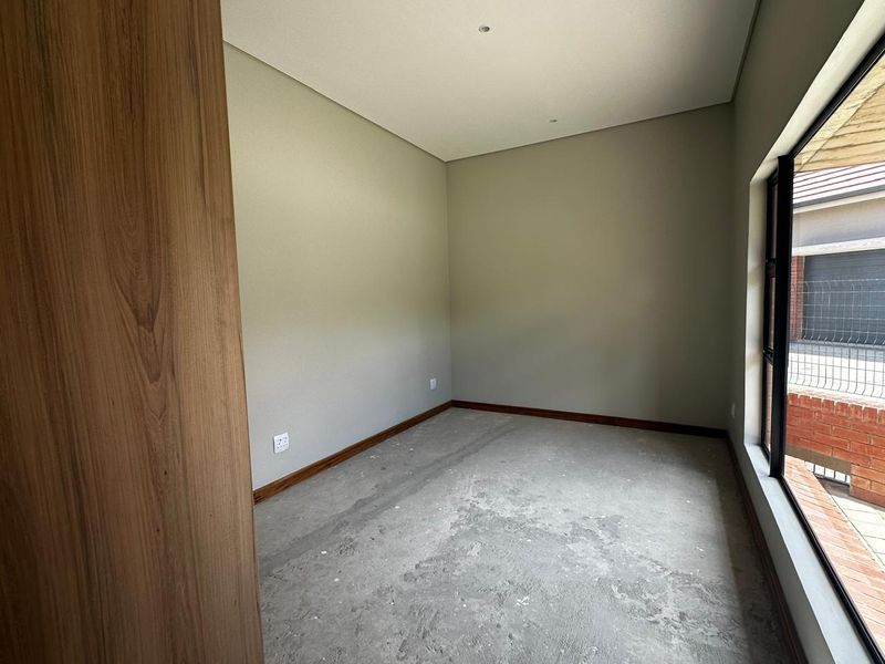 Experience Modern Retirement Living - No Transfer Fees! - Photo 10