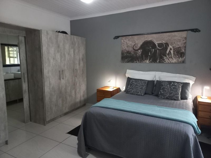 House walking distance from the river in Marloth park - Photo 10