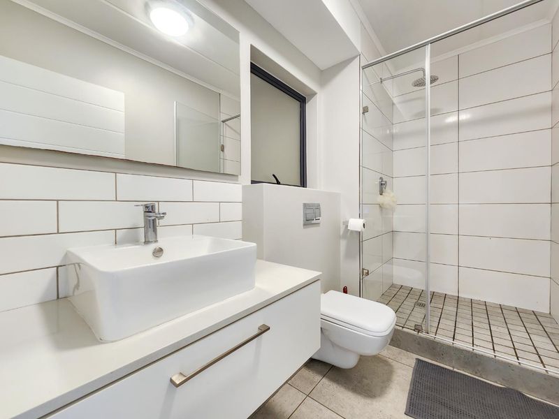 URBAN BLISS, FULLY FURNISHED, LOCK UP AND GO AND AIRBNB ALLOWED - Photo 10