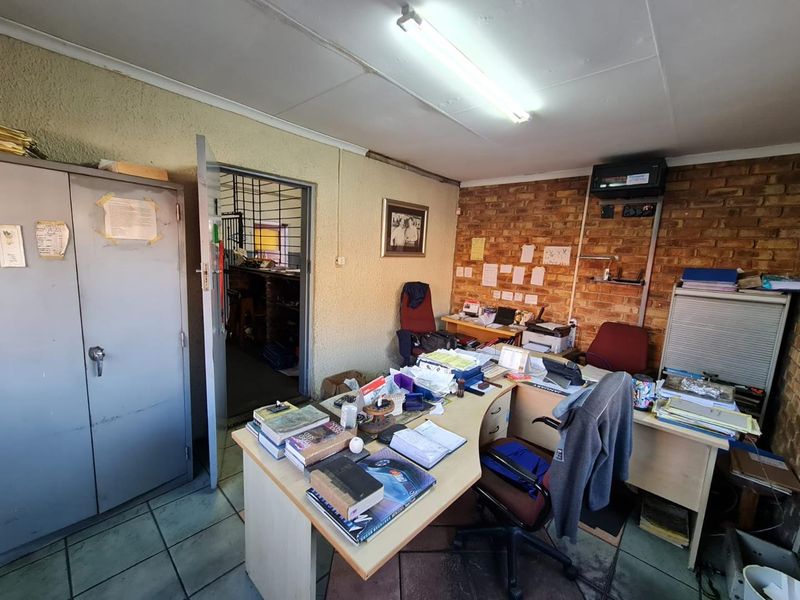 Commercial property - well maintained property - Photo 5