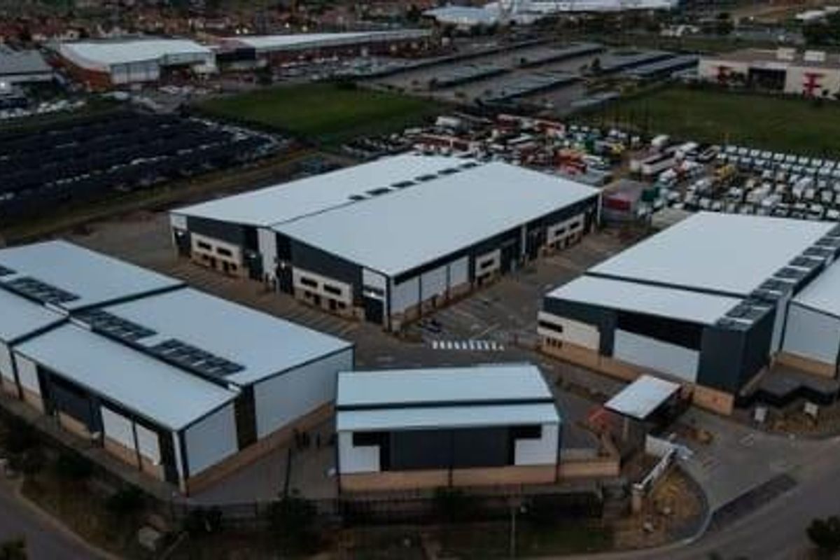 558m2 Samrand Warehouse To Let - Photo 2