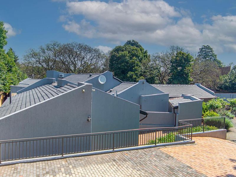 Elegant seven bedroomed house for sale in Houghton - Photo 4