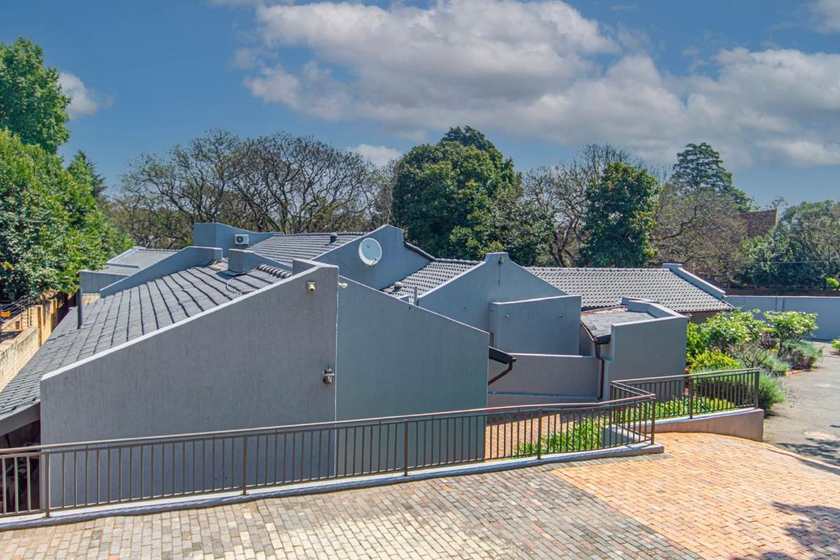 Elegant seven bedroomed house for sale in Houghton - Photo 4