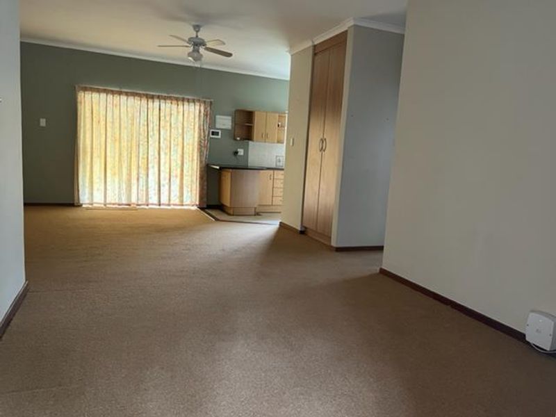 LARGE  GARDEN COTTAGE in beautiful Sunridge Park. - Photo 6