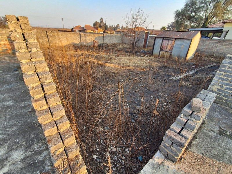Bargain! 1283 Square Meter Vacant Land with Perimeter Walls - Photo 3
