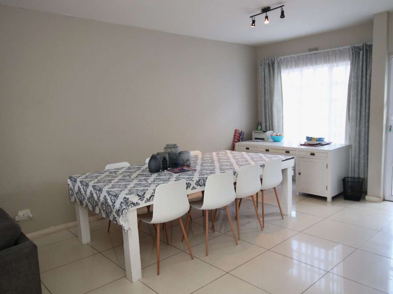 3 Bedroom 2 bathroom townhouse for sale in upper Sunningdale - Photo 5