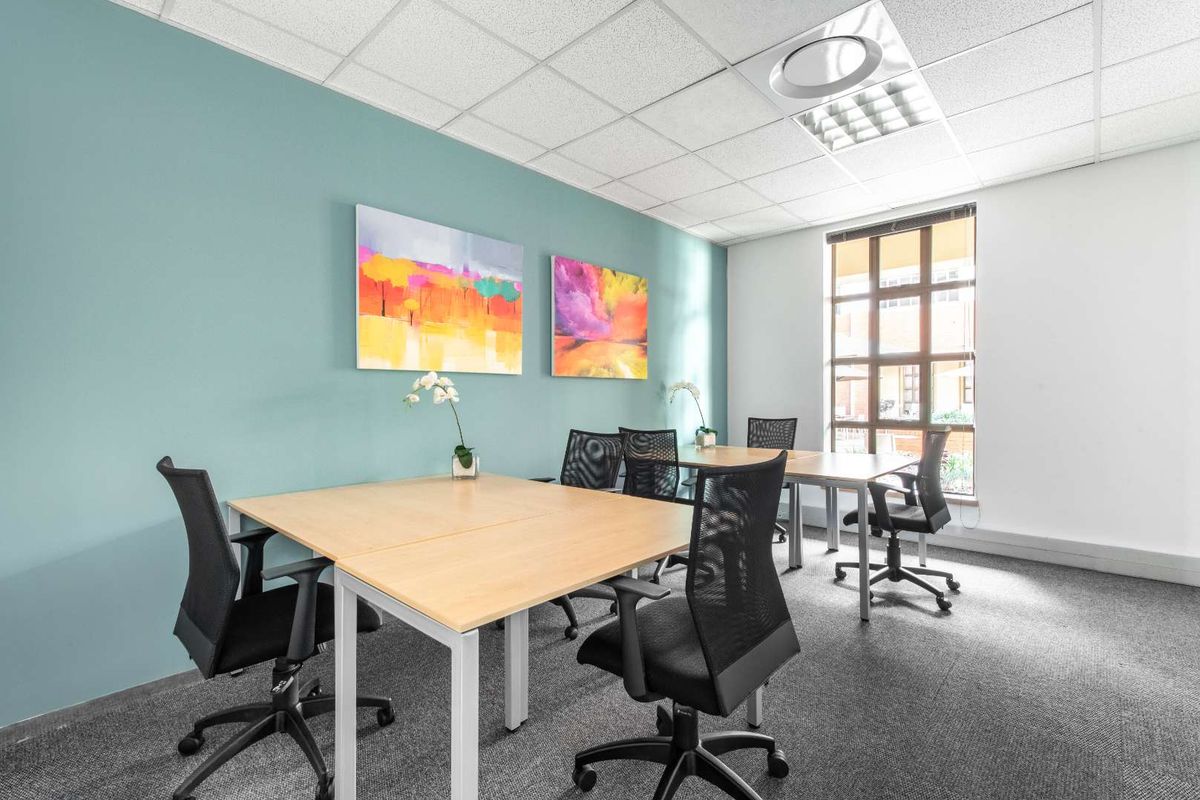 Serviced office space for 10 persons in Regus Bryanston - Photo 4
