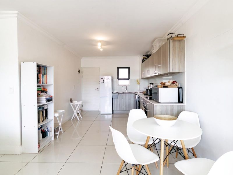 North-facing Modern Apartment With Views & Pooldeck! - Photo 7