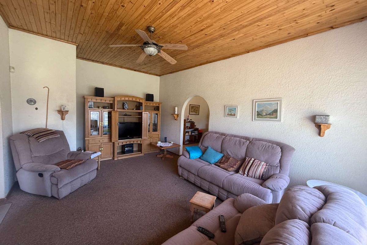 Family Home for Sale – Space, Comfort & Convenience! - Photo 5