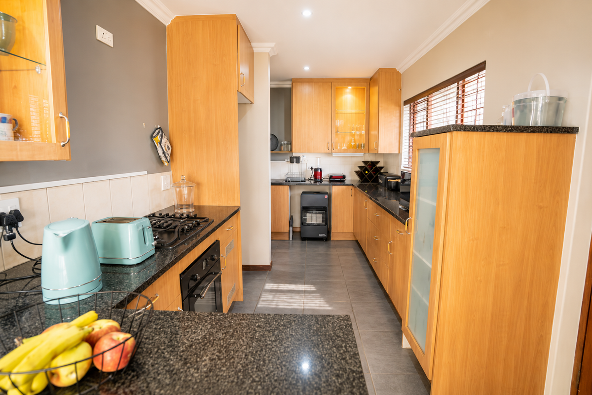 A Fully Furnished Townhouse - Photo 5