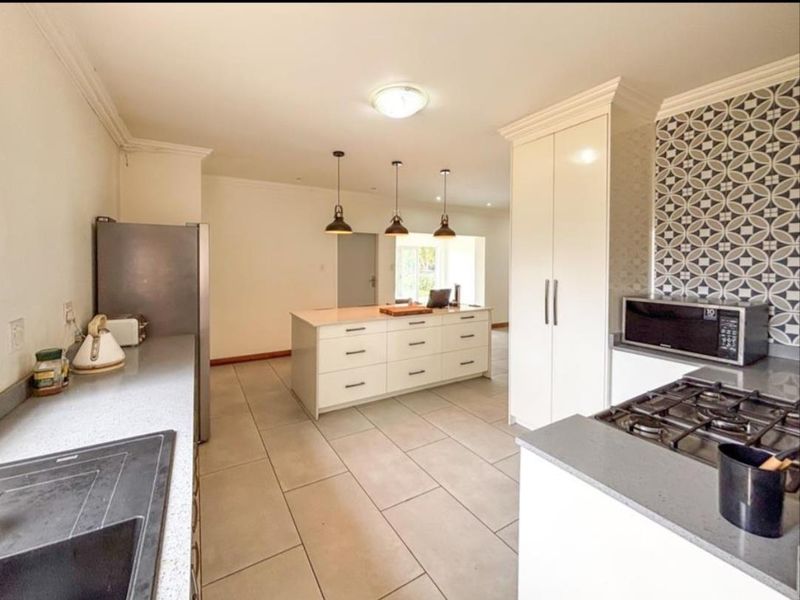 4 Bedroom House for Sale - Photo 4
