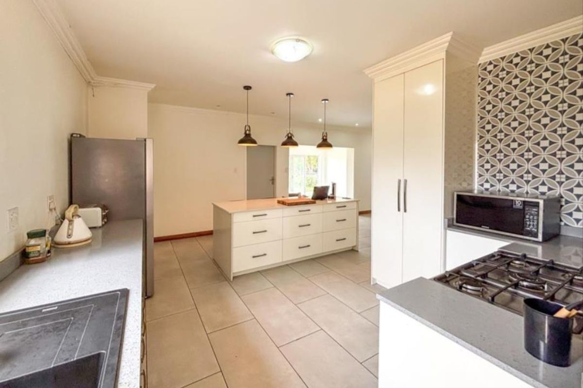 4 Bedroom House for Sale - Photo 4