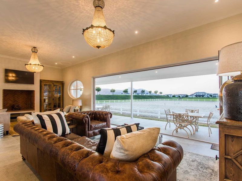 An Exceptional Opportunity to own the 1,96 hectare Equestrian School with premium facilities, located within the Equestrian hub on Val de Vie Estate - Photo 7