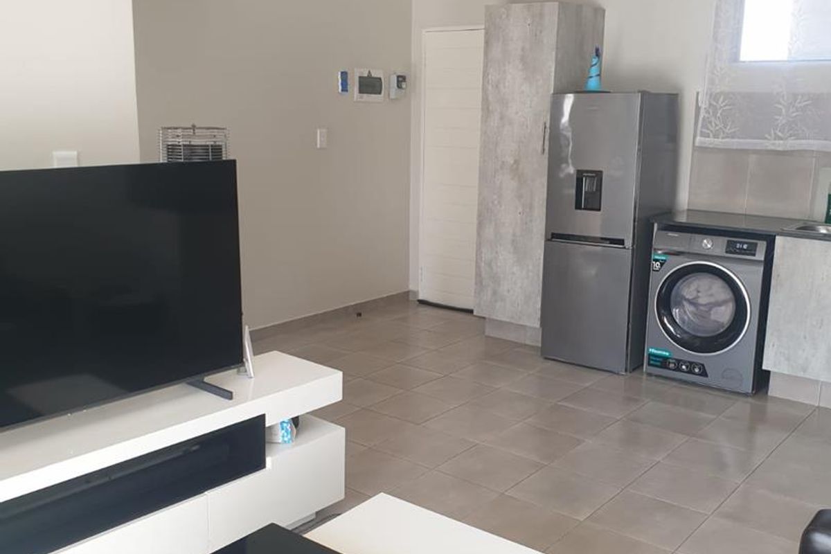 Two-Bedroom First Floor Apartment for Sale in Bulrush View, Rynfield - Photo 5